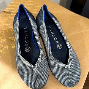 Rothy’s navy blue round toe shoe 6